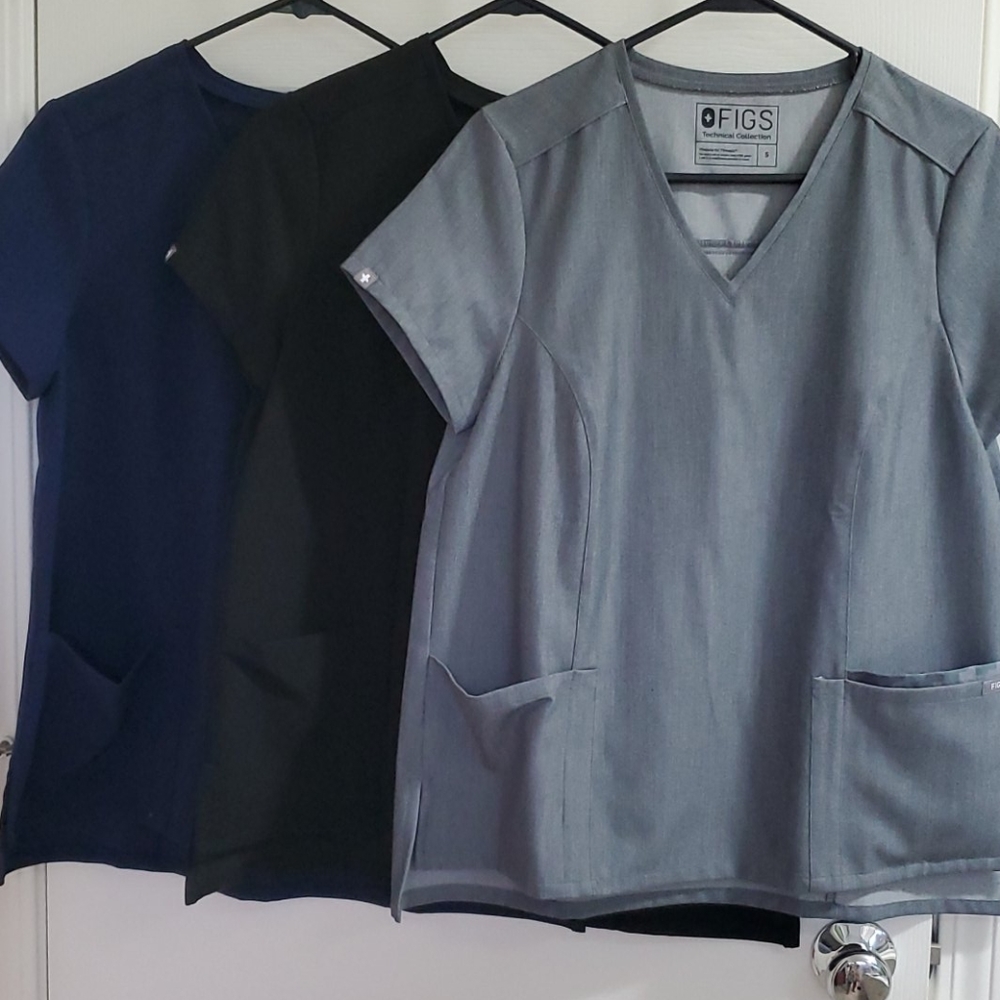 Figs scrub top